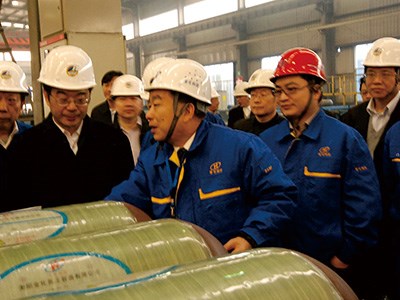 原湖南省委書(shū)記（現(xiàn)人民法院院長(zhǎng)）周強(qiáng)視察高容，彭琪董事長(zhǎng)認(rèn)真匯報(bào)工作詳情