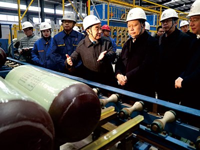 原衡陽(yáng)市委書(shū)記、市人大常委會(huì)主任周農(nóng)（湖南省人大常委會(huì)副主任、黨組成員、省總工會(huì)主席）視察金化高容，彭琪董事長(zhǎng)現(xiàn)場(chǎng)陪同